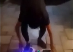 Joven mexicano chupa hoverboard